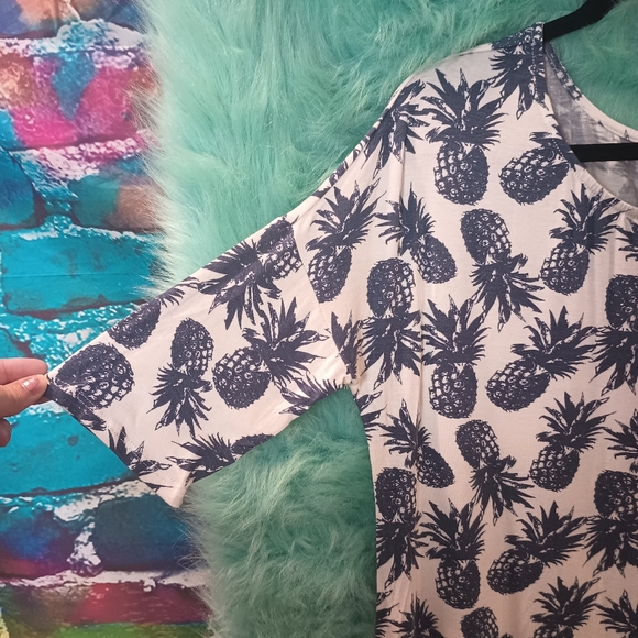 Agnes and Dora White and Blue High Low Pineapple Print T-shirt Size L - Picture 3 of 10